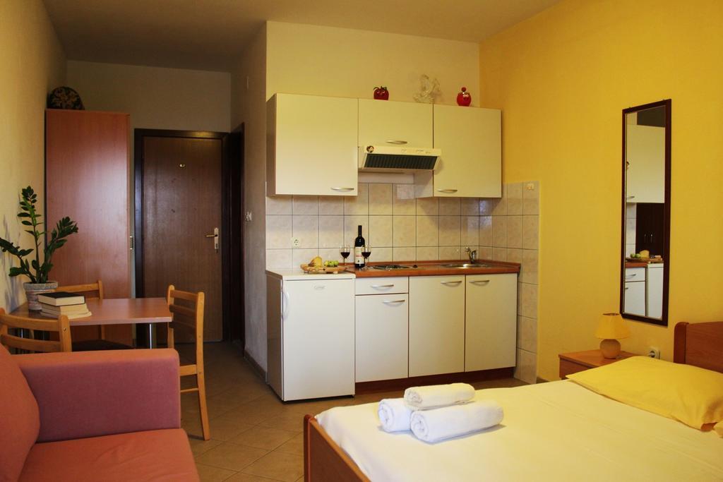 Apartments Ida Sućuraj מראה חיצוני תמונה