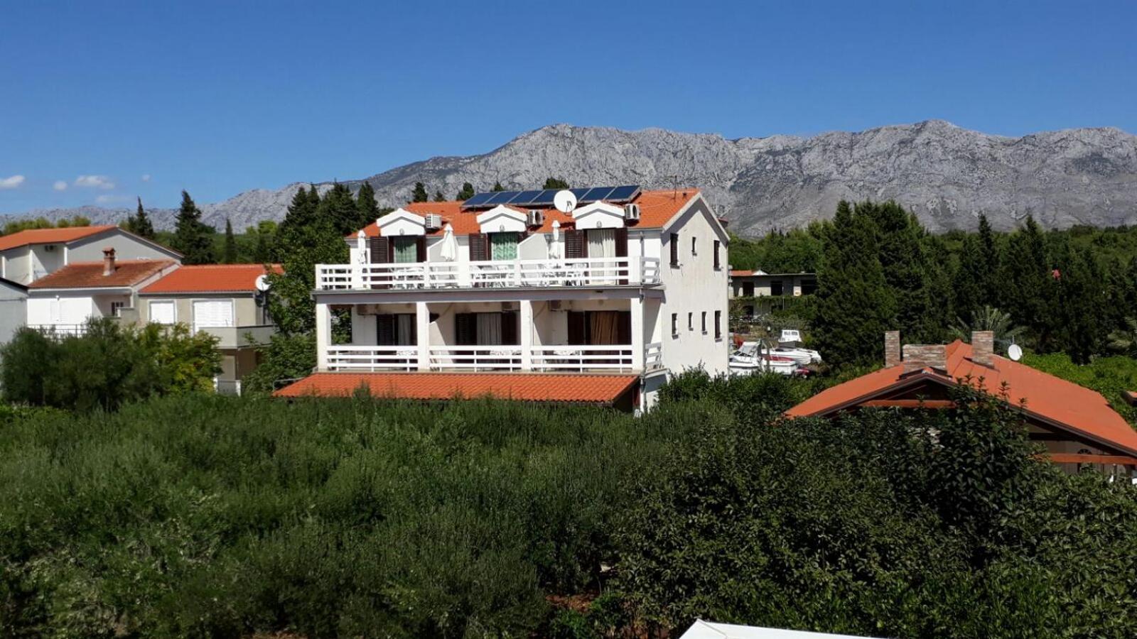 Apartments Ida Sućuraj מראה חיצוני תמונה