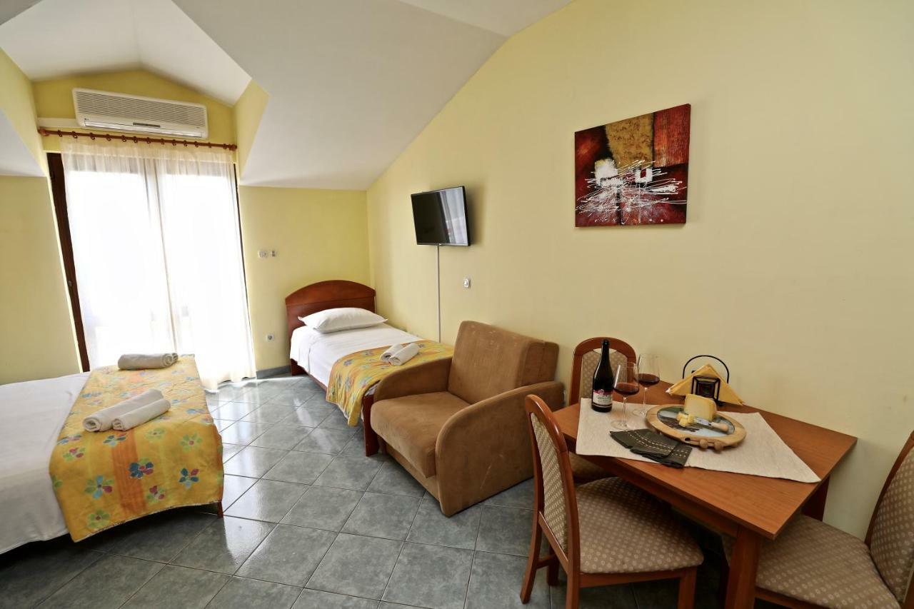Apartments Ida Sućuraj מראה חיצוני תמונה