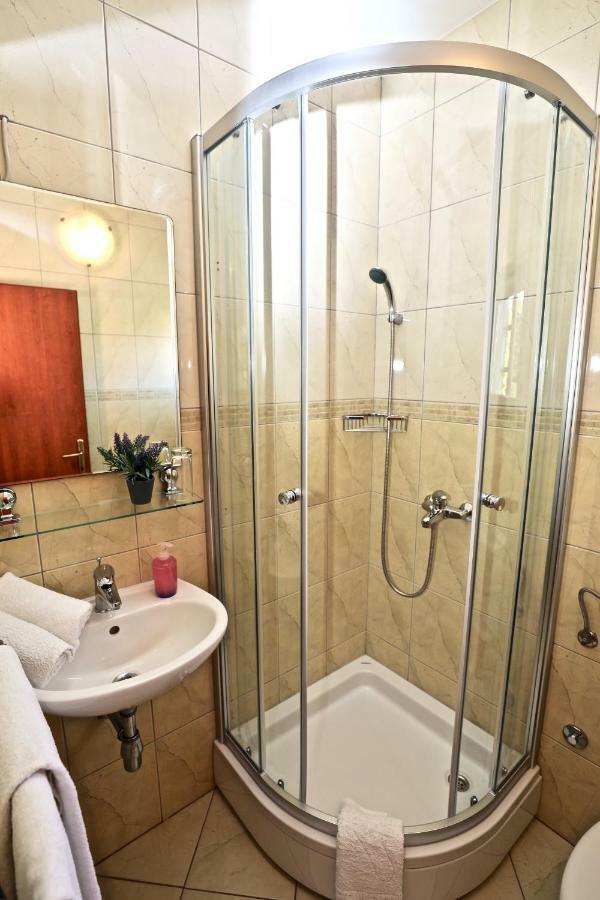 Apartments Ida Sućuraj מראה חיצוני תמונה