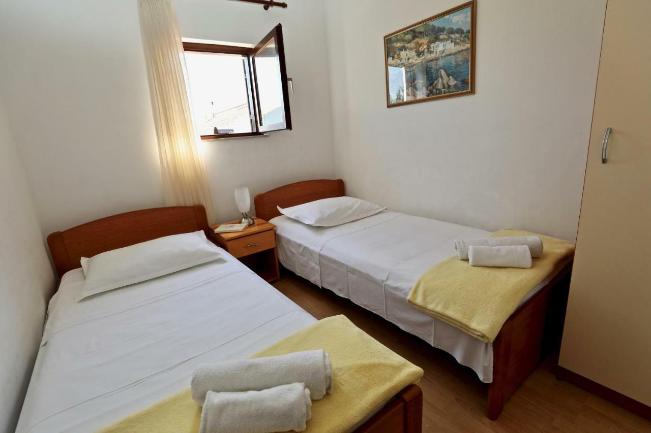 Apartments Ida Sućuraj מראה חיצוני תמונה