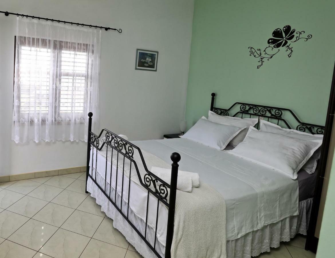 Apartments Ida Sućuraj מראה חיצוני תמונה