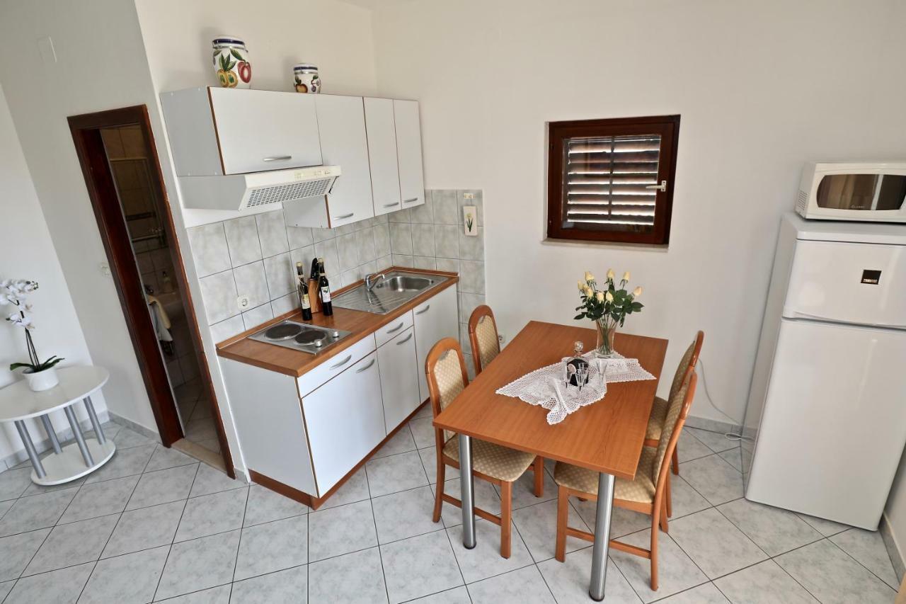 Apartments Ida Sućuraj מראה חיצוני תמונה